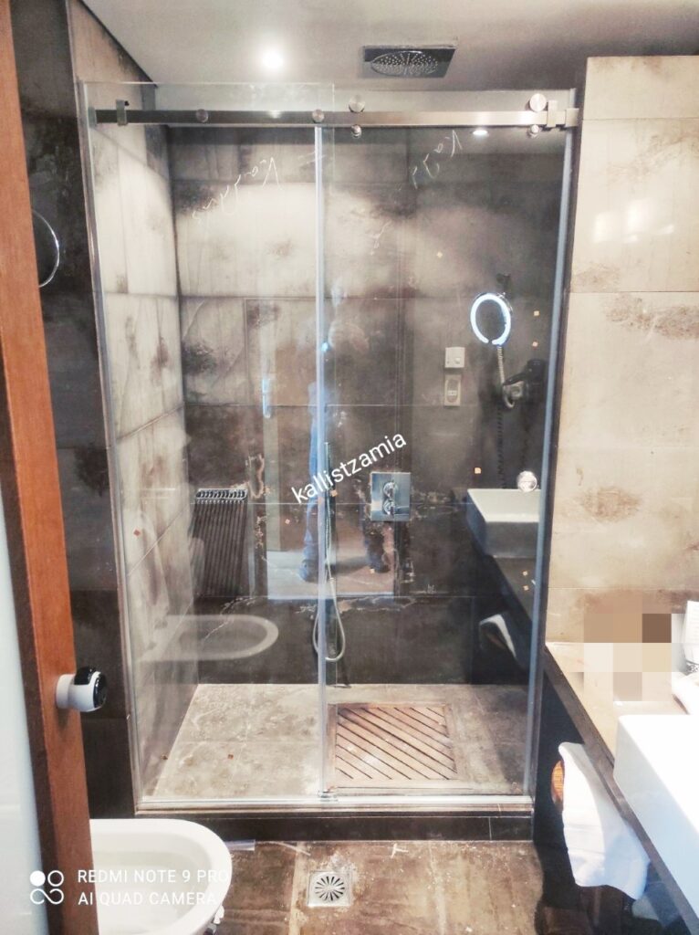 Γύαλινα διαχωριστικά μπάνιου #συρόμενη γύαλινη καμπίνα #γύαλινη καμπίνα #showercabin #glasscabin